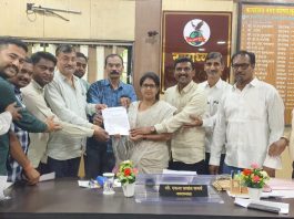 निर्माणाधिन असलेल्या रेल्वे मालधक्क्याचा नगर परिषदेने विरोध करावा – मालधक्का हटाव संघर्ष समितीची नगराध्यक्ष यांना विनंती