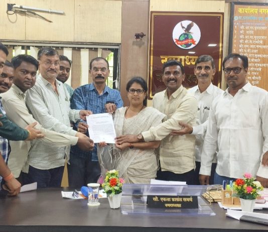 निर्माणाधिन असलेल्या रेल्वे मालधक्क्याचा नगर परिषदेने विरोध करावा – मालधक्का हटाव संघर्ष समितीची नगराध्यक्ष यांना विनंती